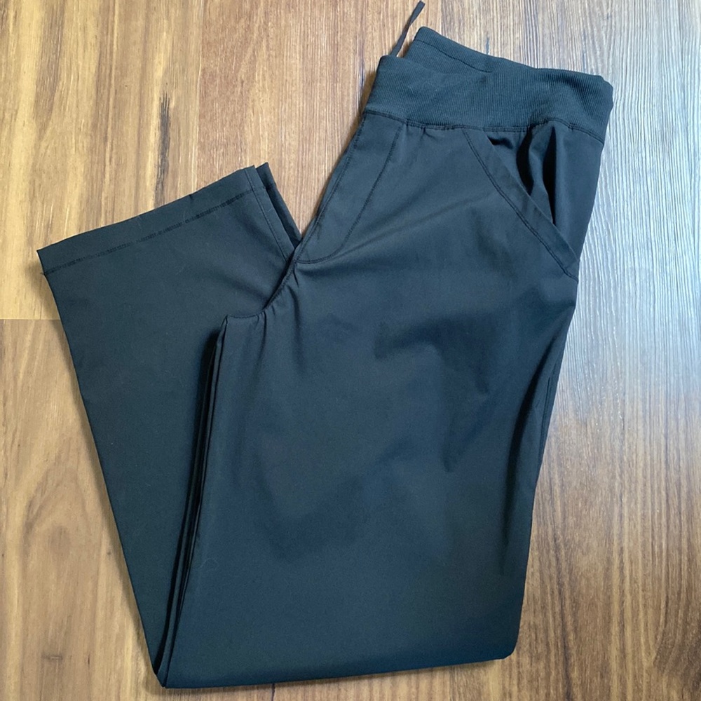 REI soft shell pants. Weather resistant unlined. Like new condition.